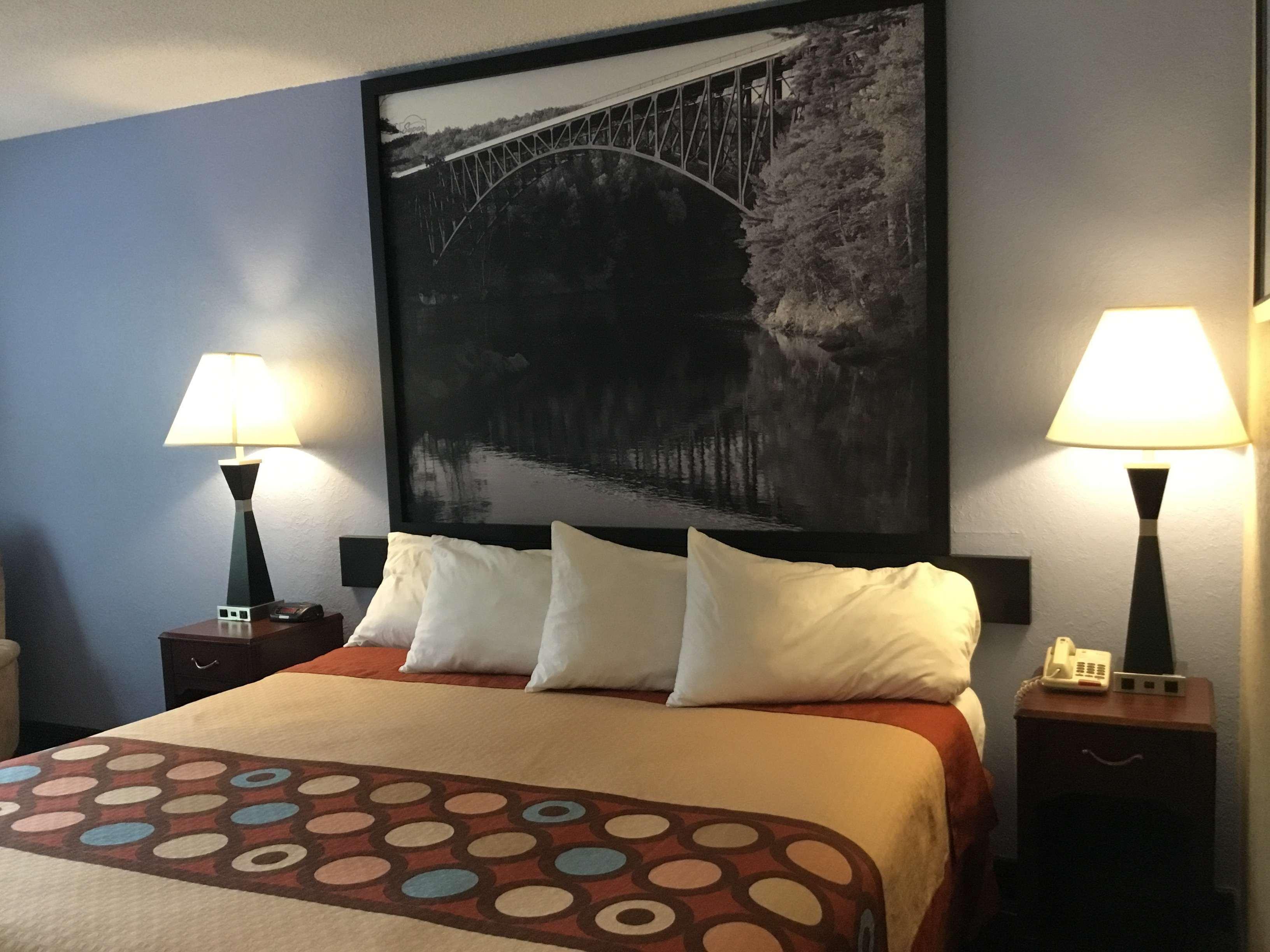 Super 8 By Wyndham Gardner Otel Dış mekan fotoğraf