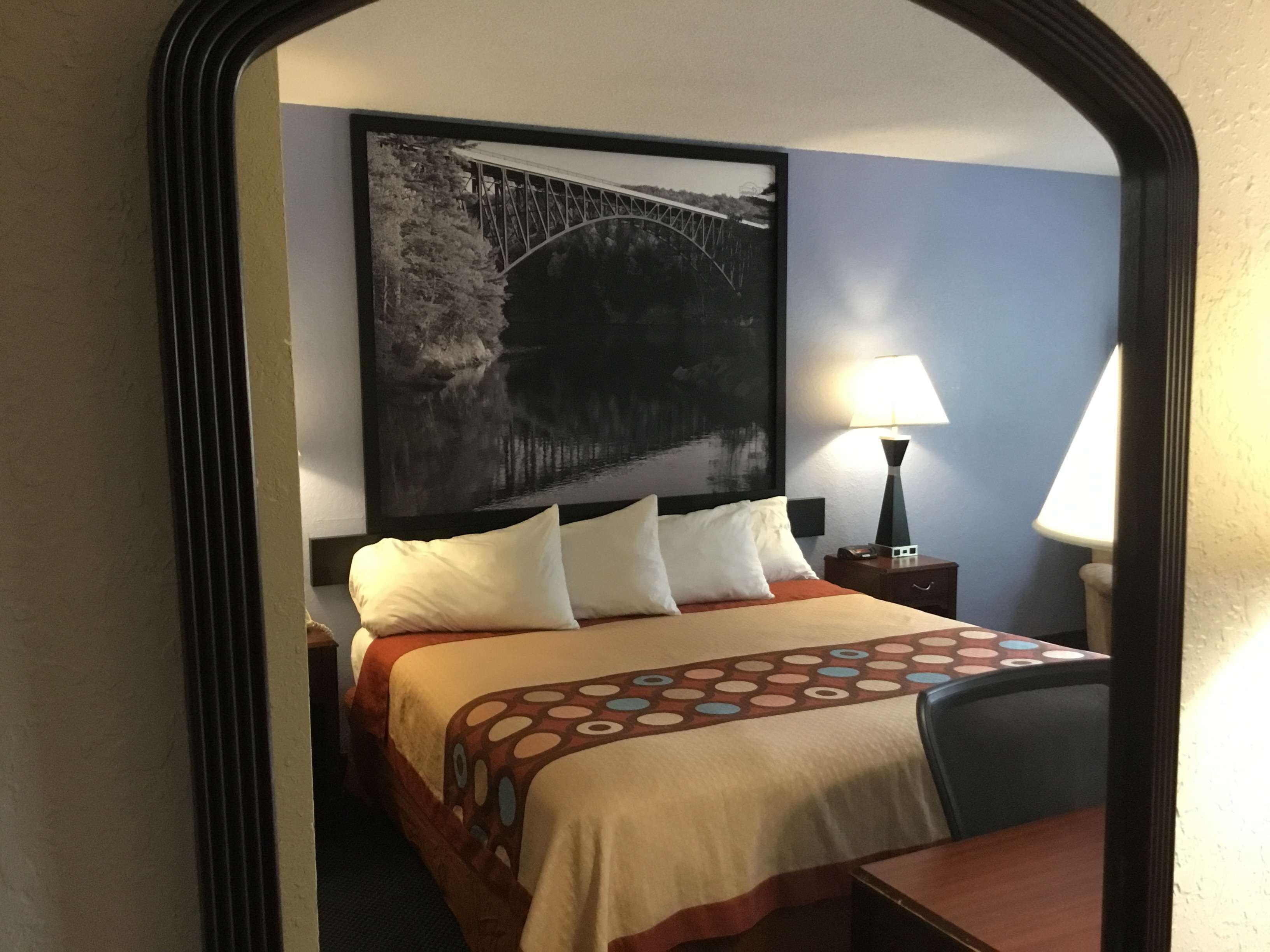 Super 8 By Wyndham Gardner Otel Dış mekan fotoğraf