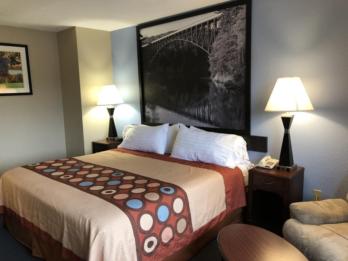 Super 8 By Wyndham Gardner Otel Dış mekan fotoğraf