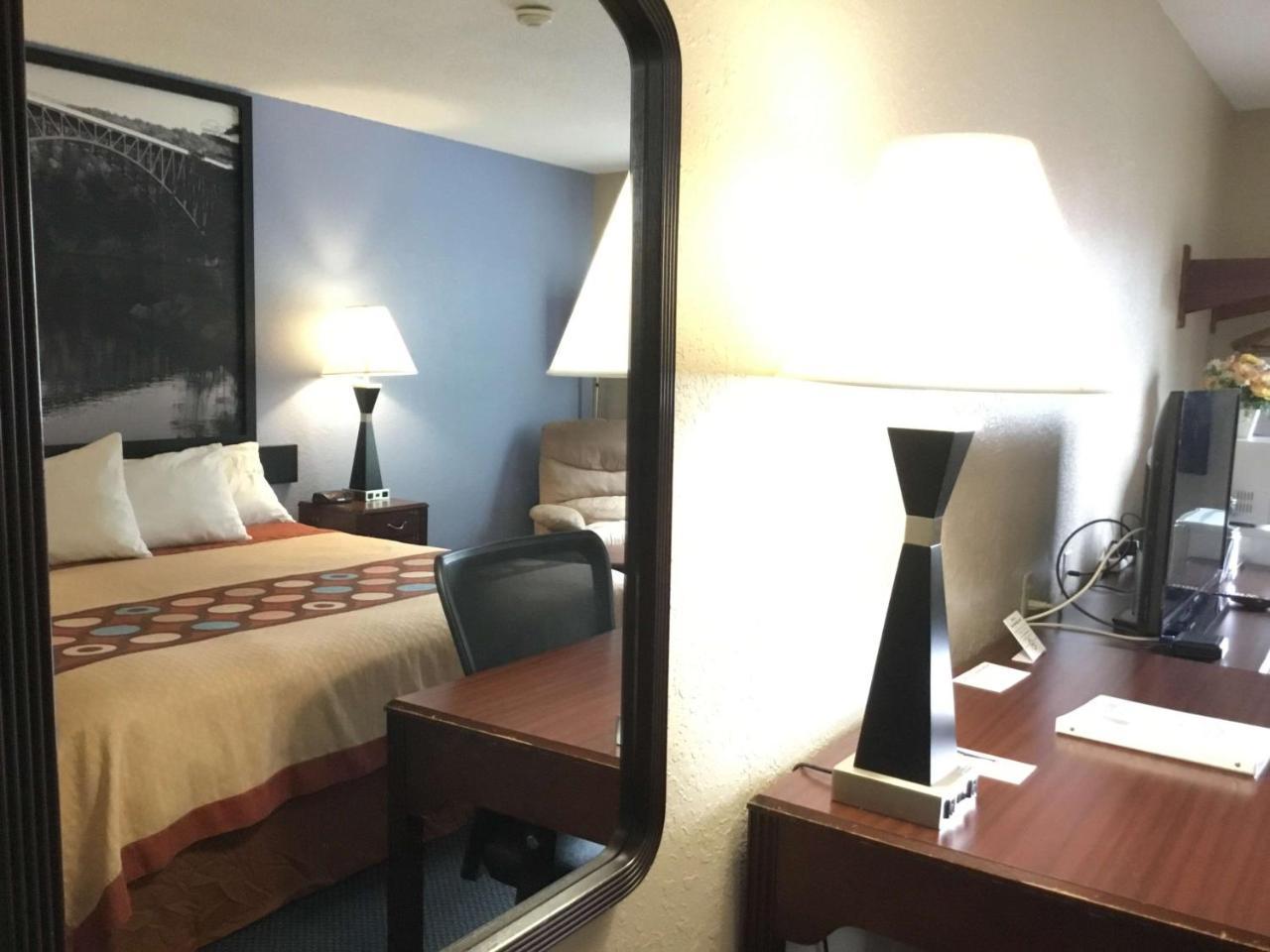 Super 8 By Wyndham Gardner Otel Dış mekan fotoğraf