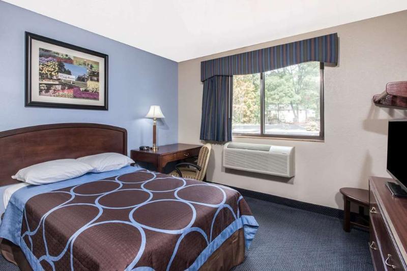 Super 8 By Wyndham Gardner Otel Dış mekan fotoğraf