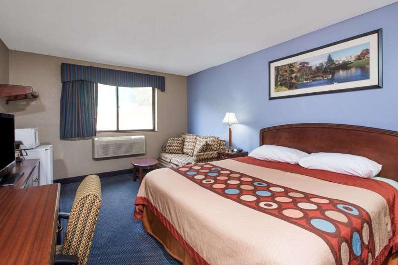 Super 8 By Wyndham Gardner Otel Dış mekan fotoğraf